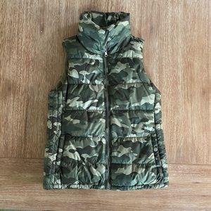 Old Navy Women’s Green Camouflage Print Winter Vest